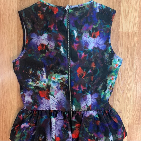Floral Peplum Dress with Accent Zipper - Picture 6 of 7